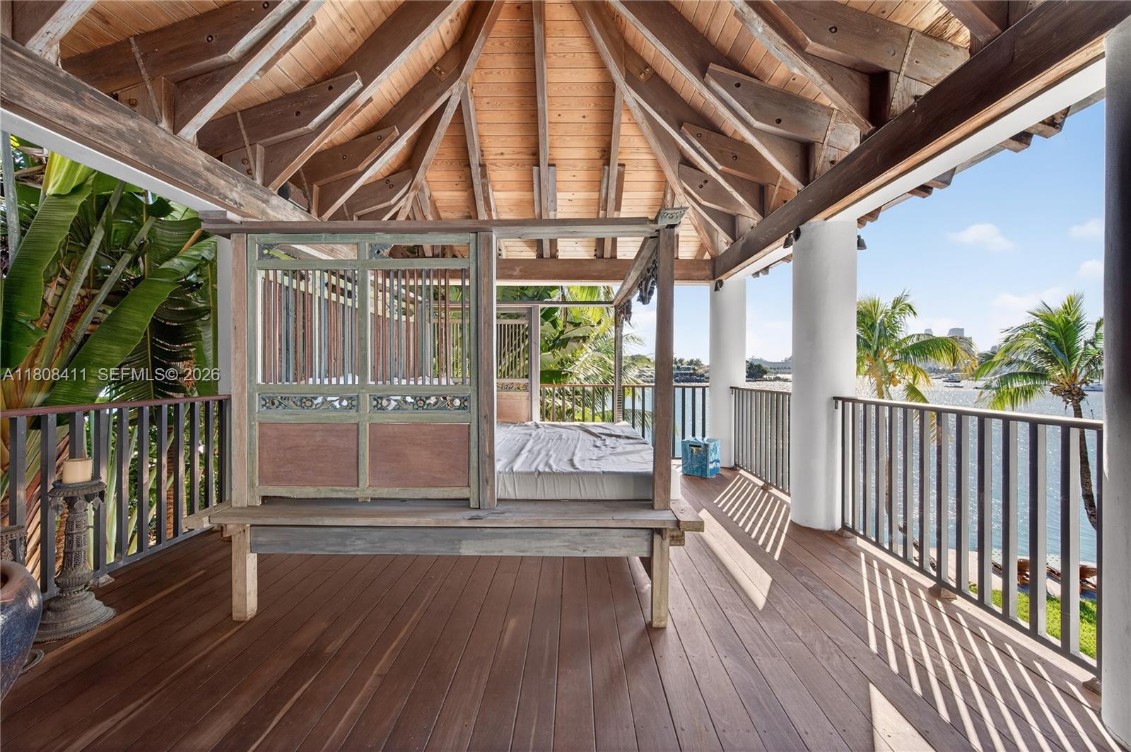 SAN MARINO ISLAND - Residential