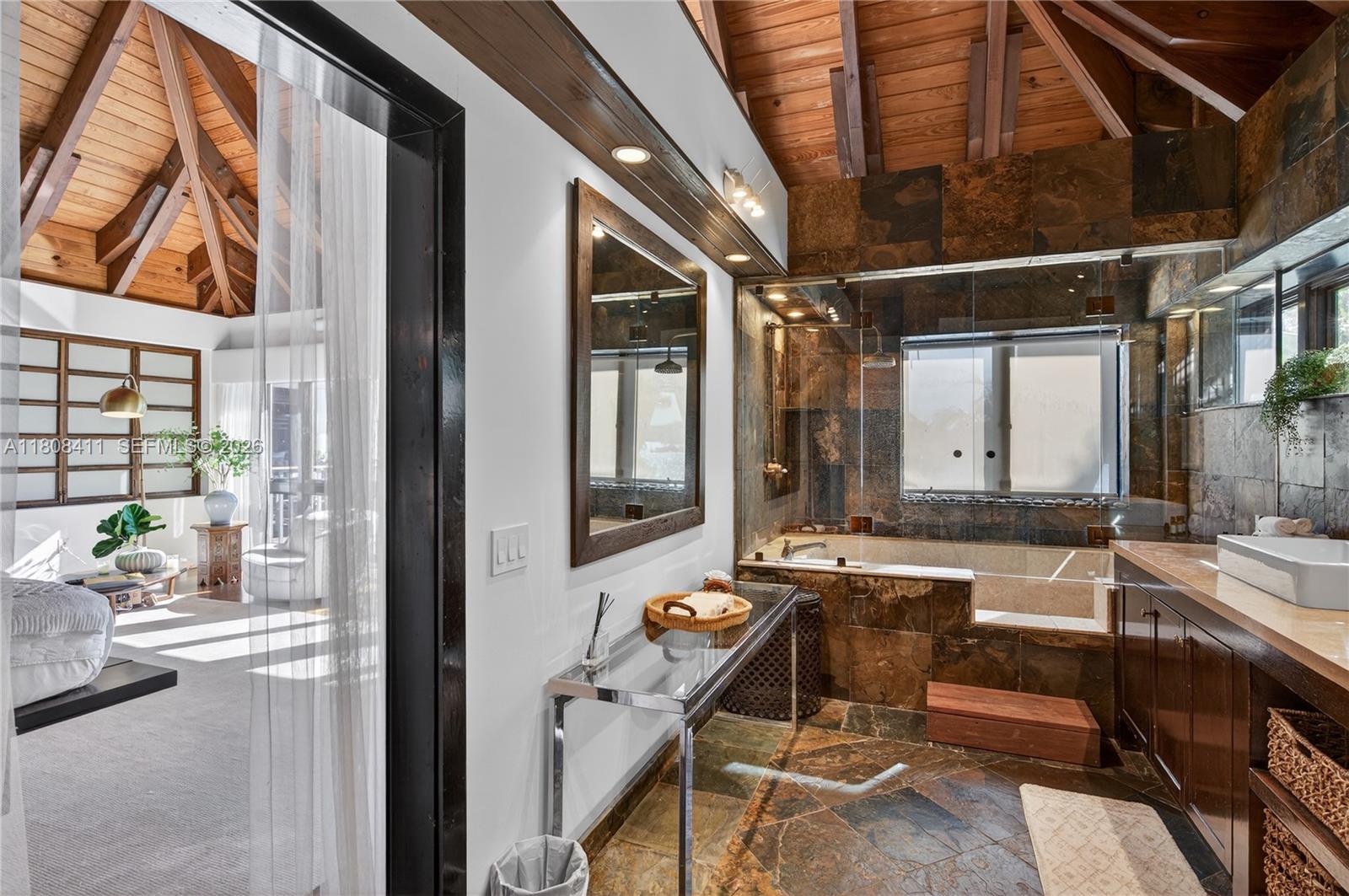 SAN MARINO ISLAND - Residential