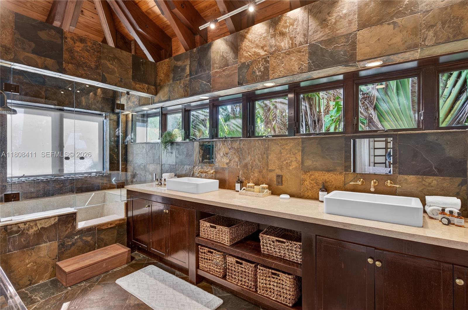 SAN MARINO ISLAND - Residential