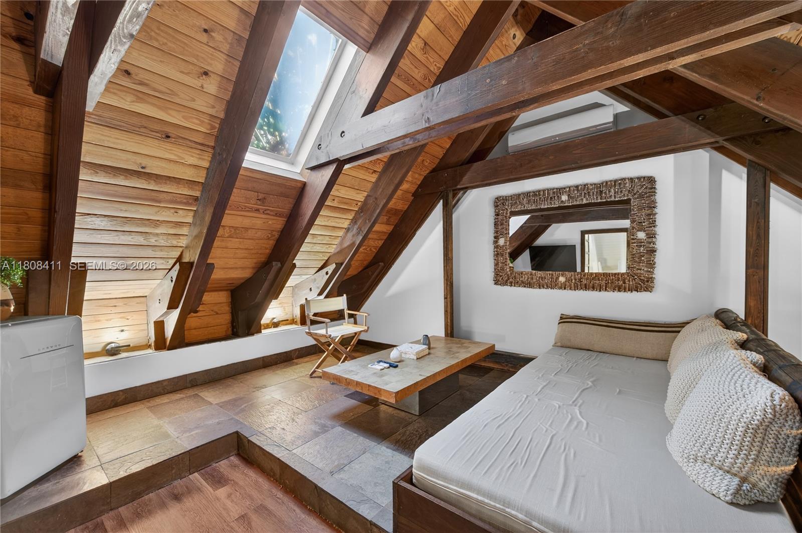 SAN MARINO ISLAND - Residential