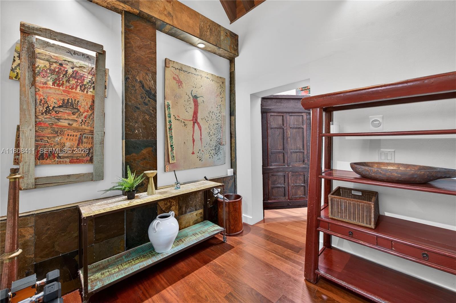 SAN MARINO ISLAND - Residential