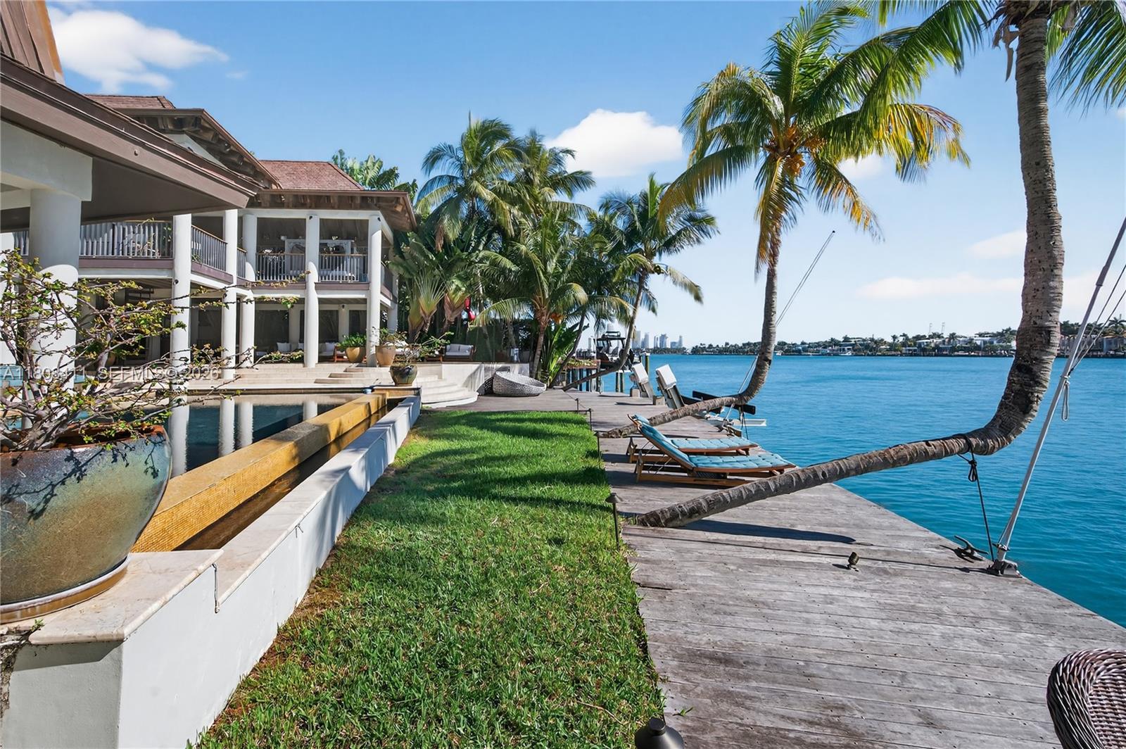 SAN MARINO ISLAND - Residential