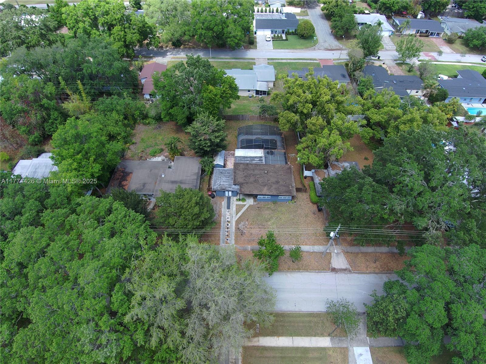 COMO MANOR - Residential