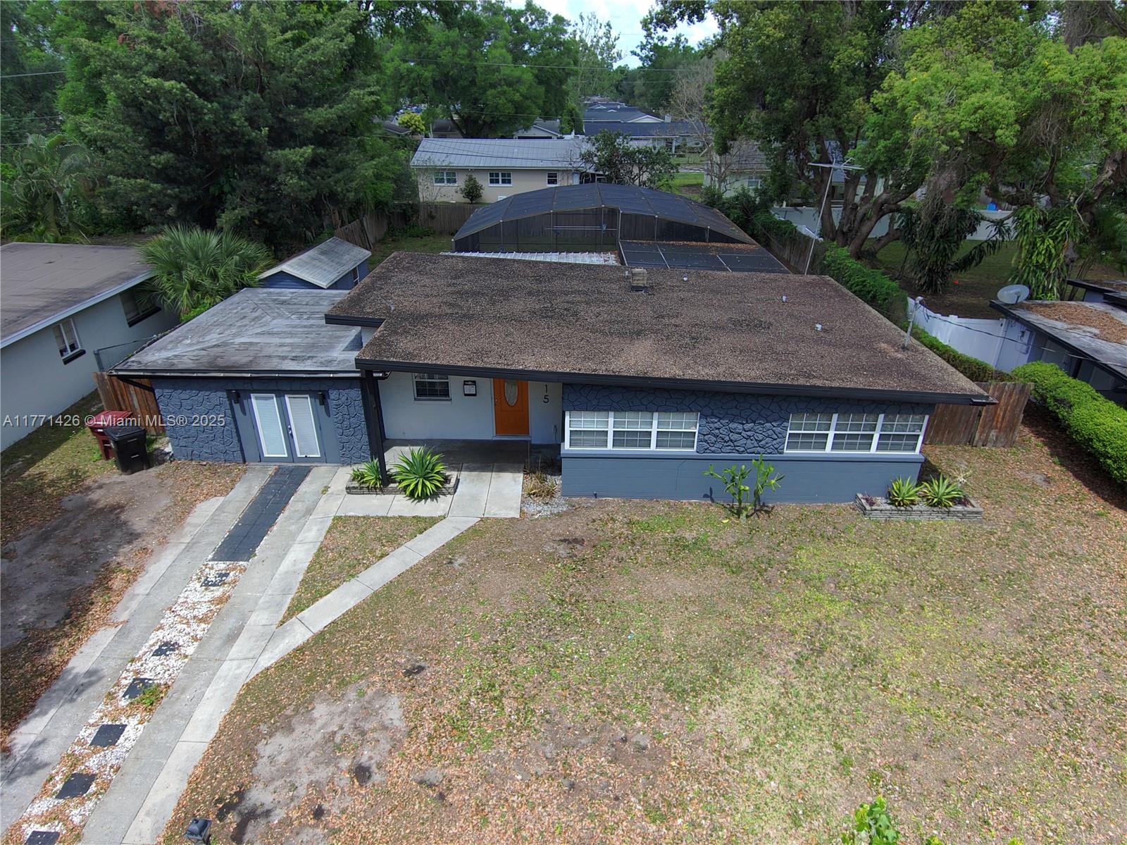 COMO MANOR - Residential