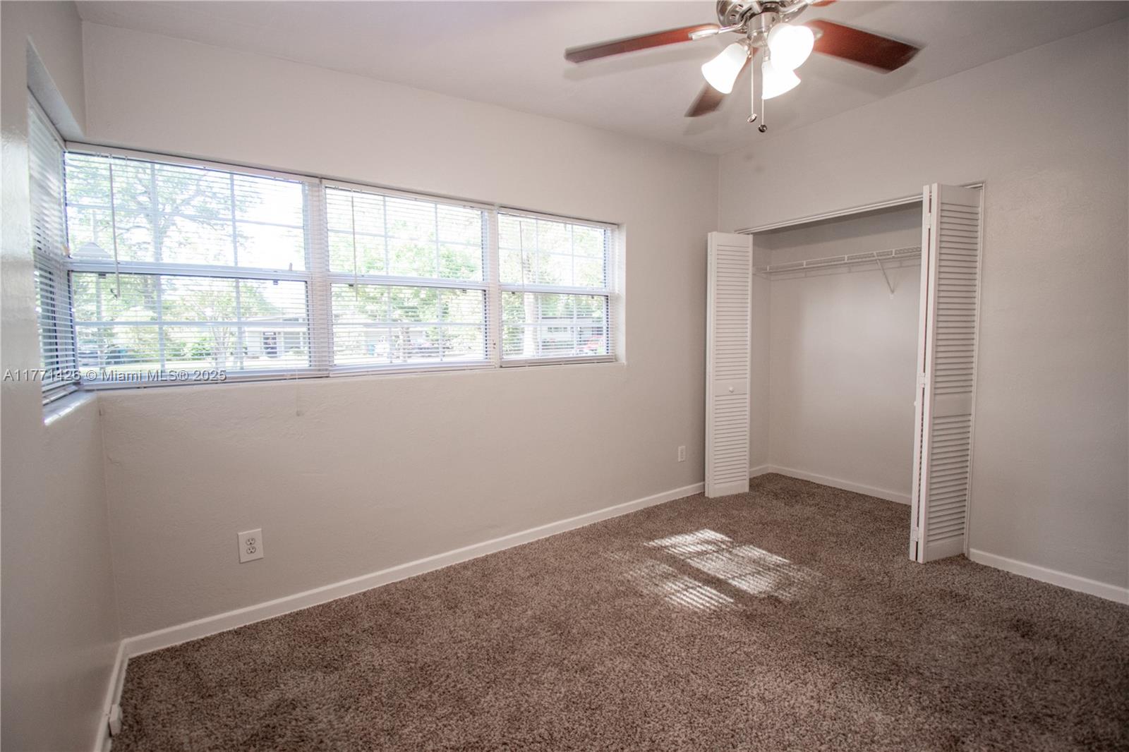 COMO MANOR - Residential