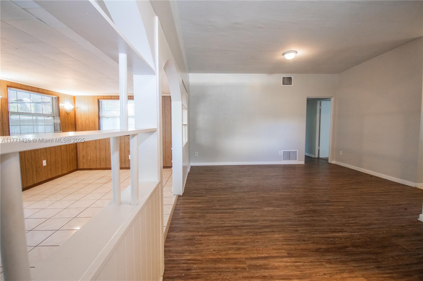 COMO MANOR - Residential