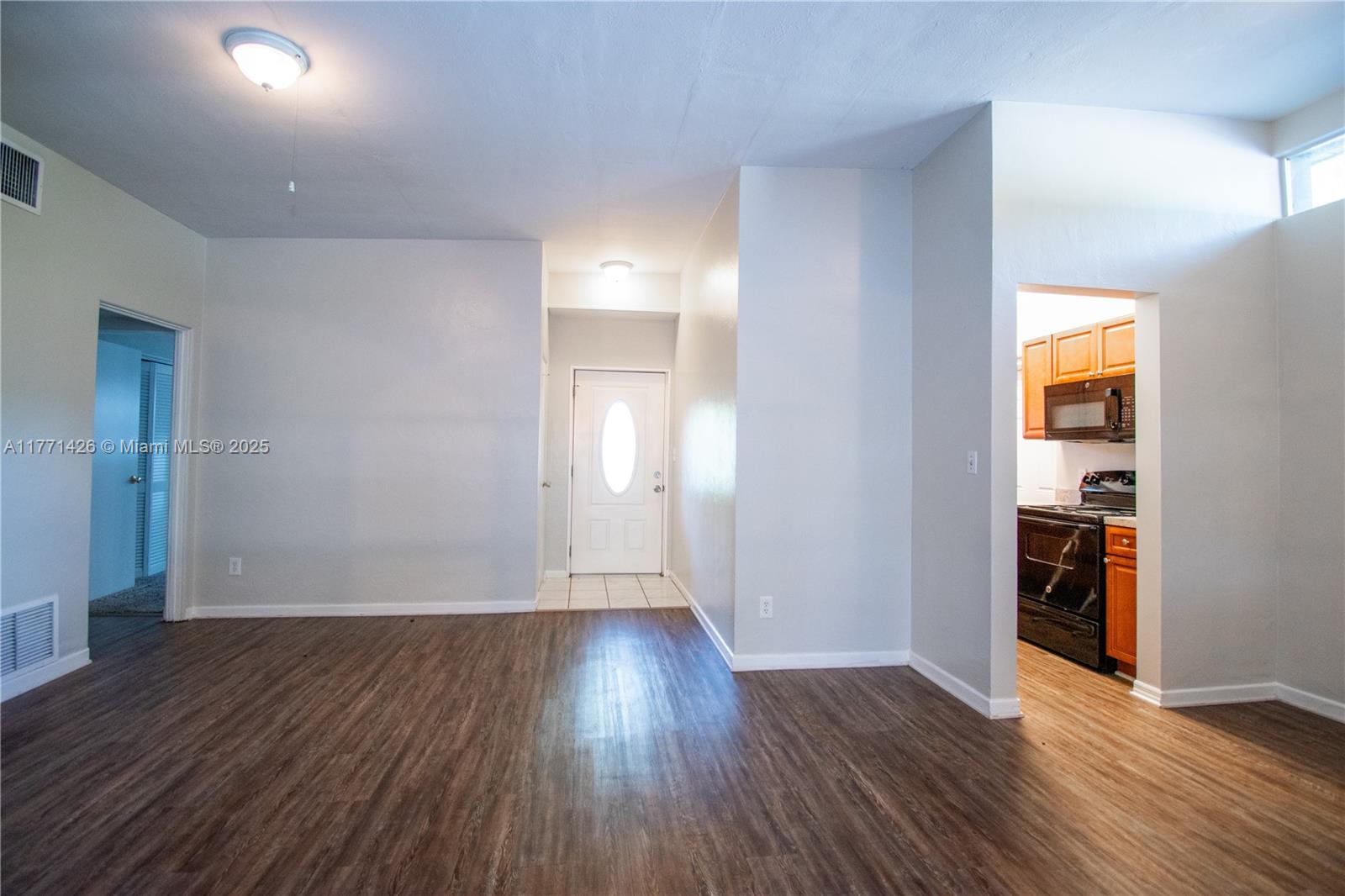 COMO MANOR - Residential