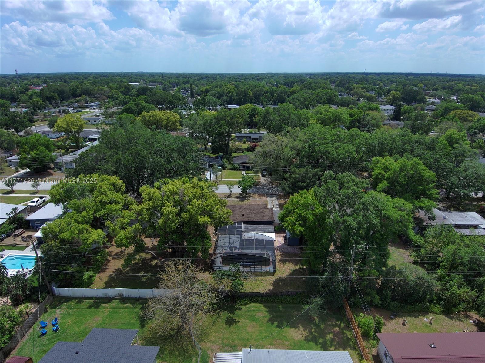 COMO MANOR - Residential