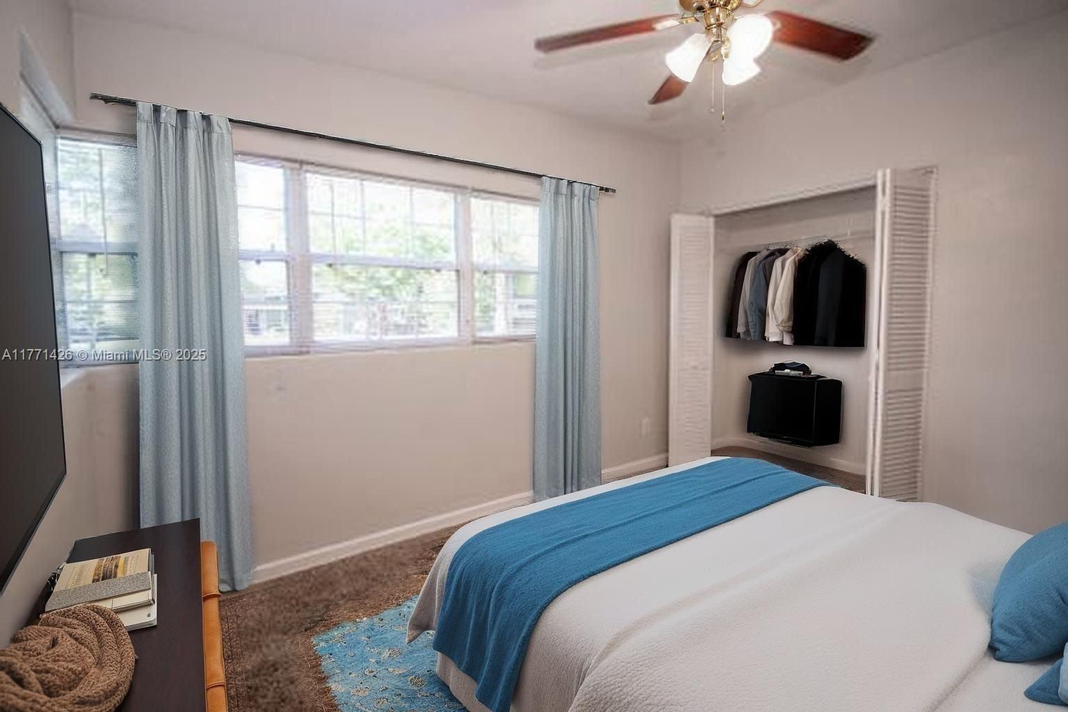 COMO MANOR - Residential