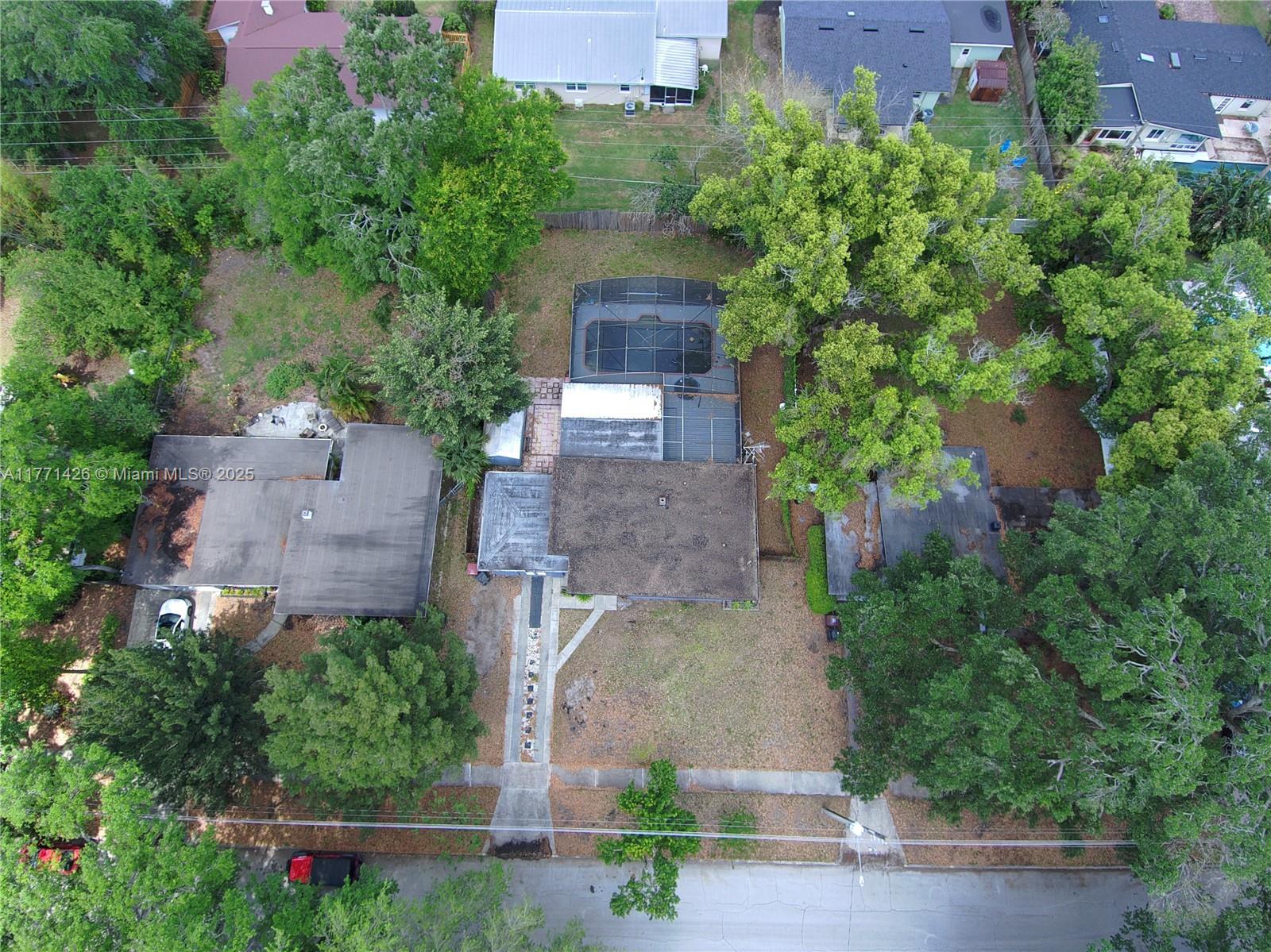 COMO MANOR - Residential