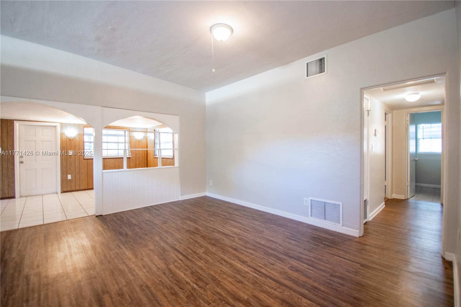 COMO MANOR - Residential