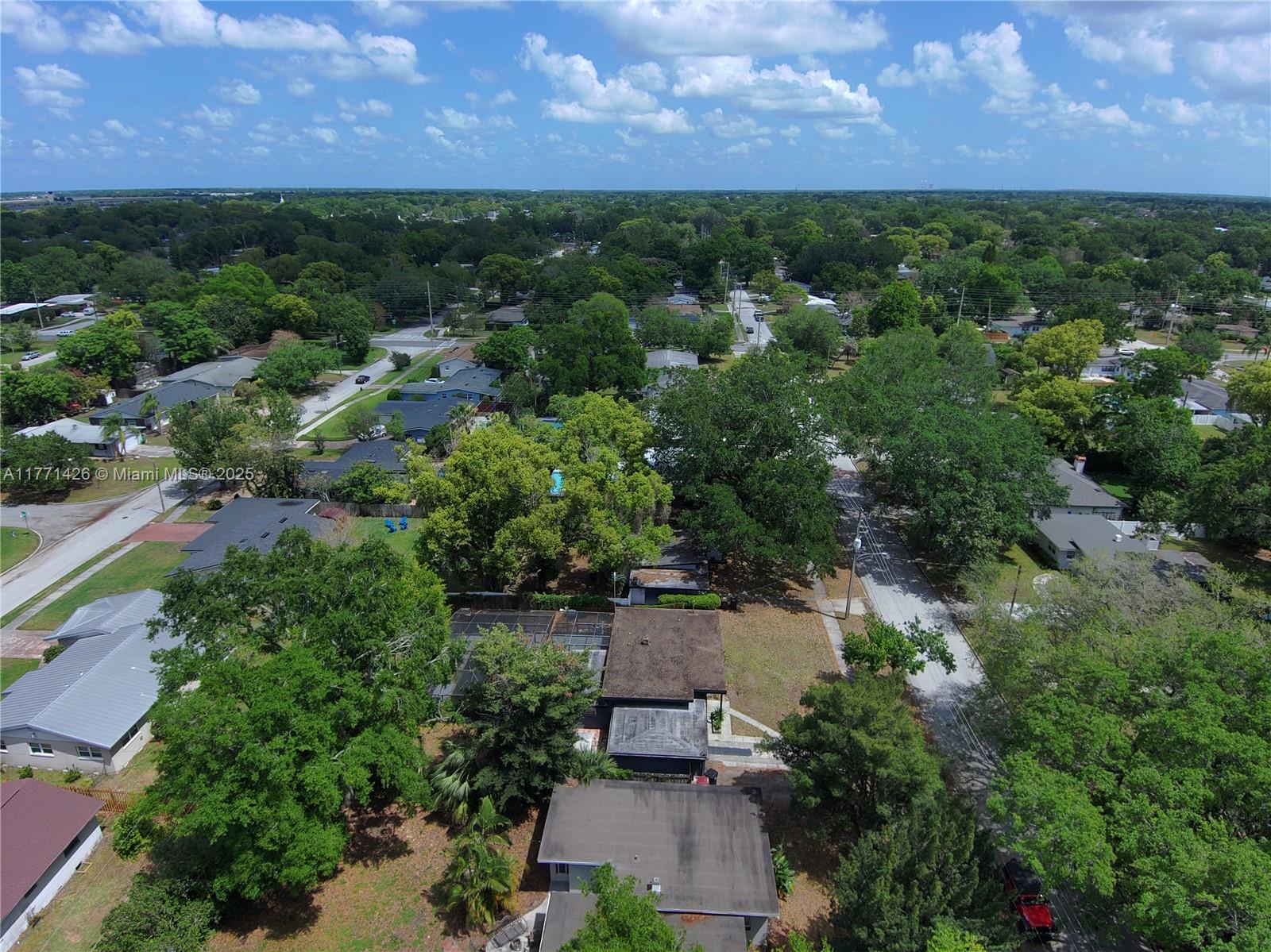 COMO MANOR - Residential