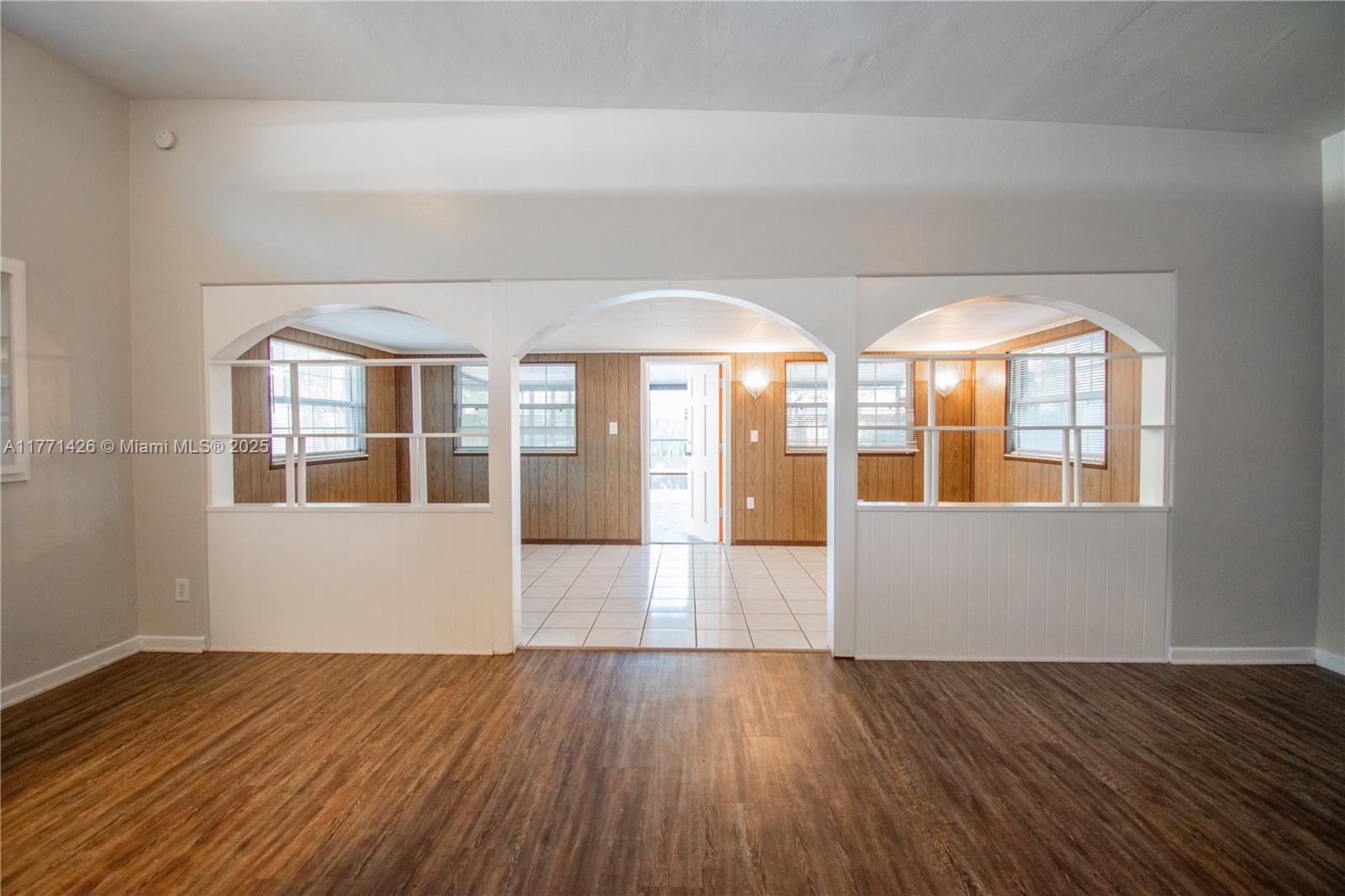 COMO MANOR - Residential