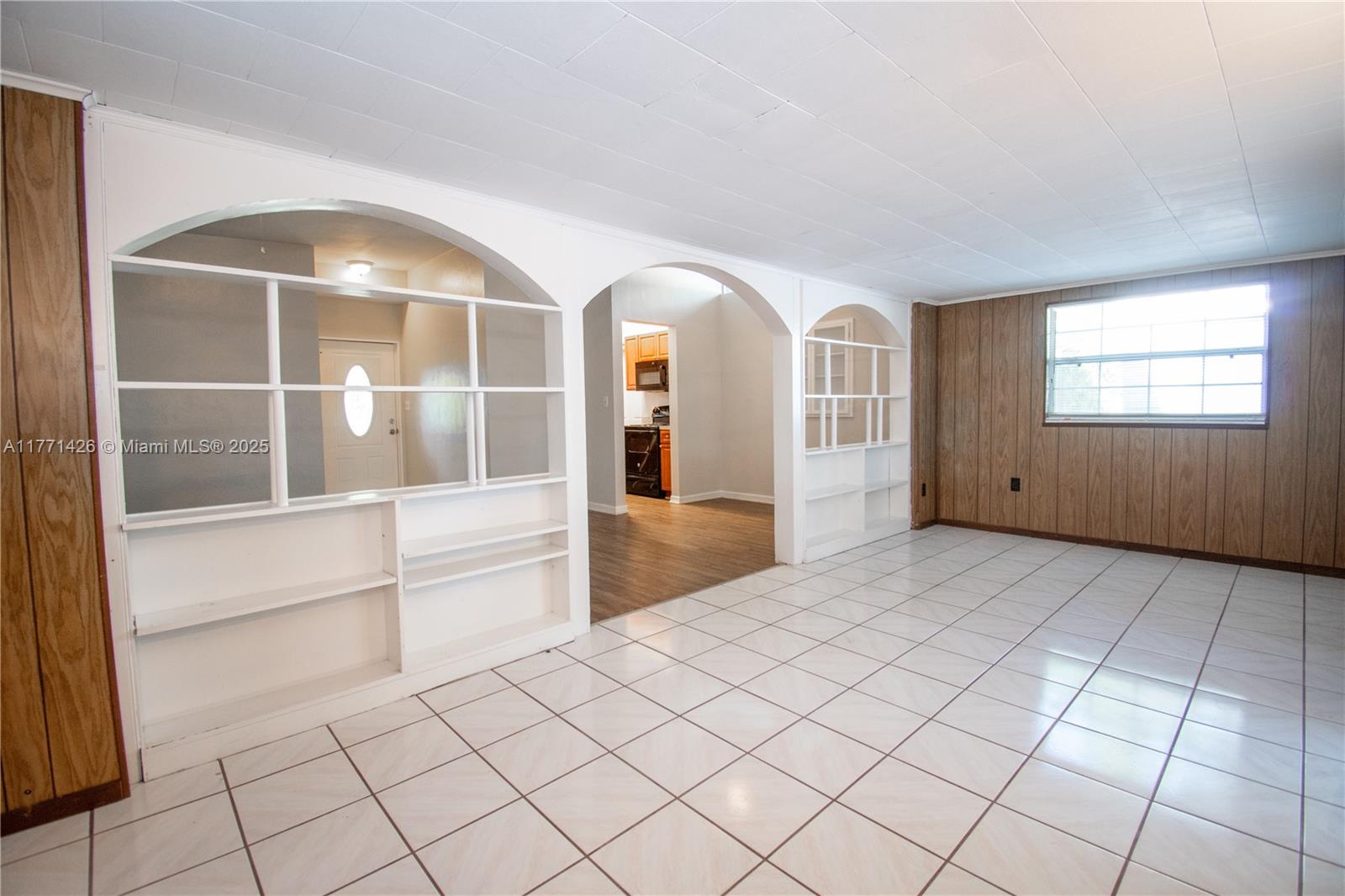 COMO MANOR - Residential