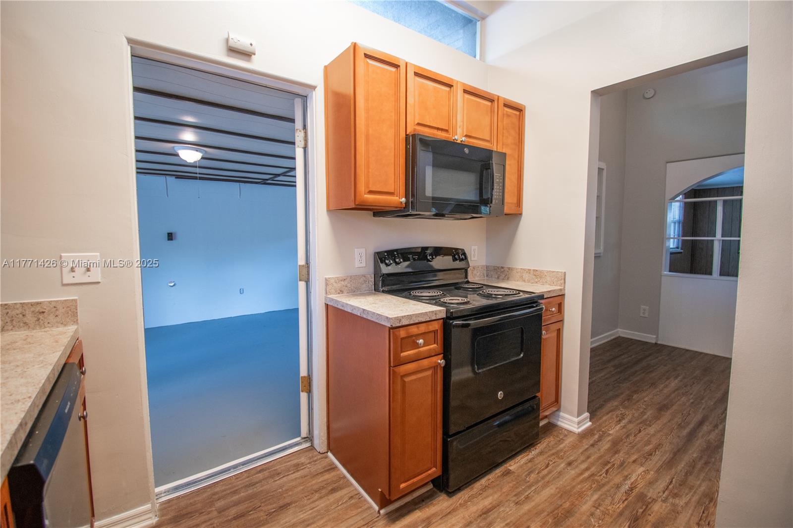 COMO MANOR - Residential