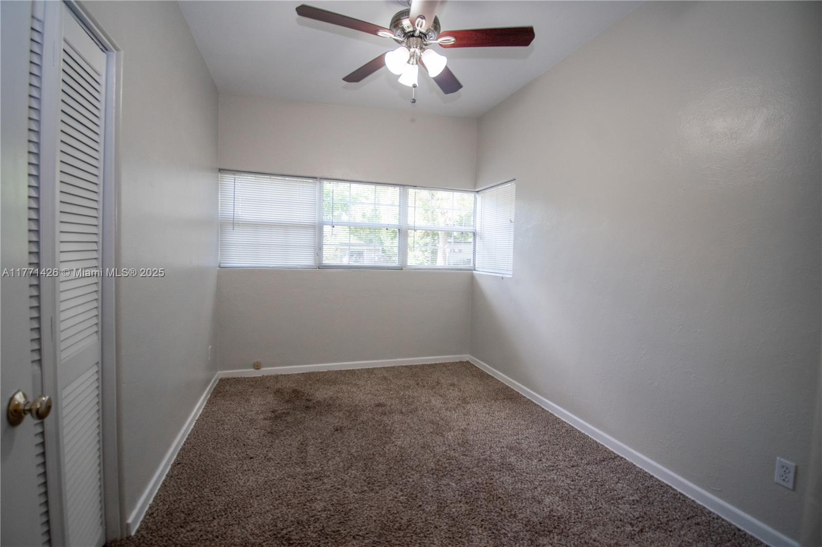 COMO MANOR - Residential