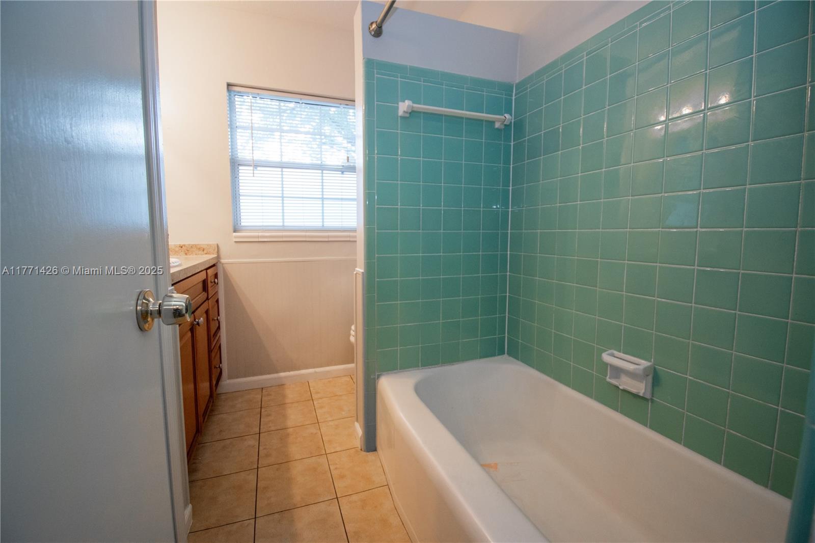 COMO MANOR - Residential