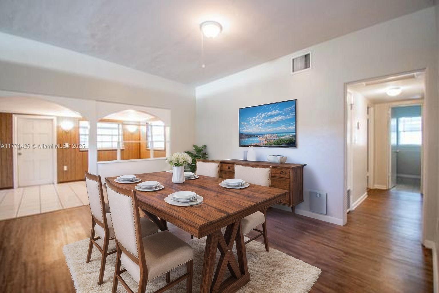 COMO MANOR - Residential