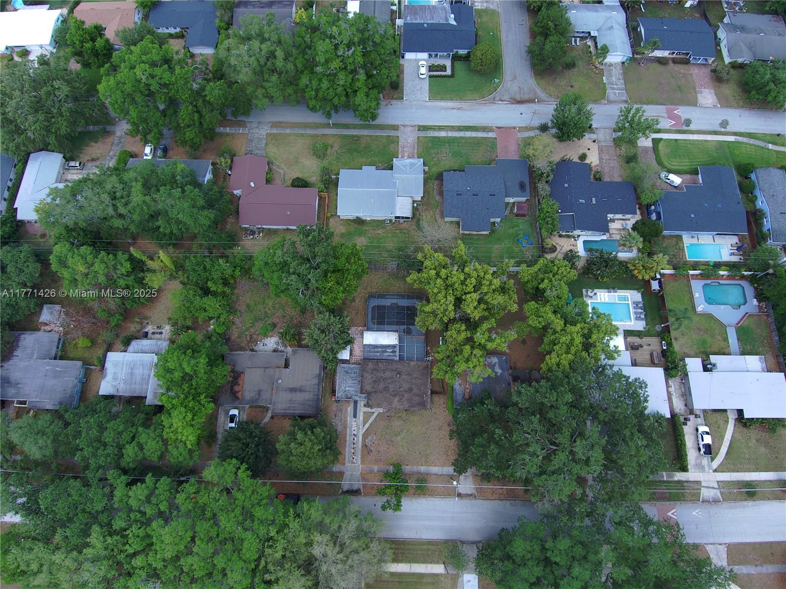 COMO MANOR - Residential