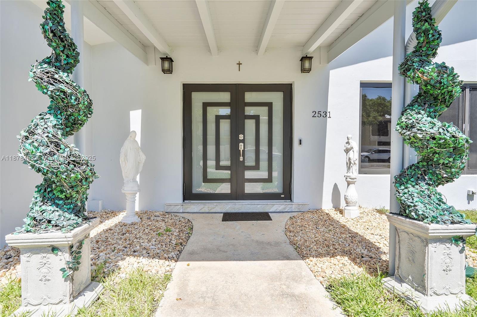 ENCHANTED LAKE - Residential