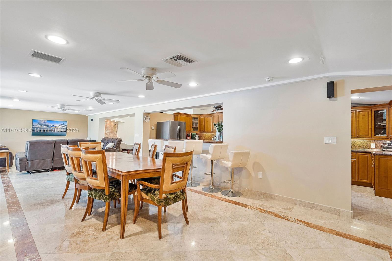 ENCHANTED LAKE - Residential