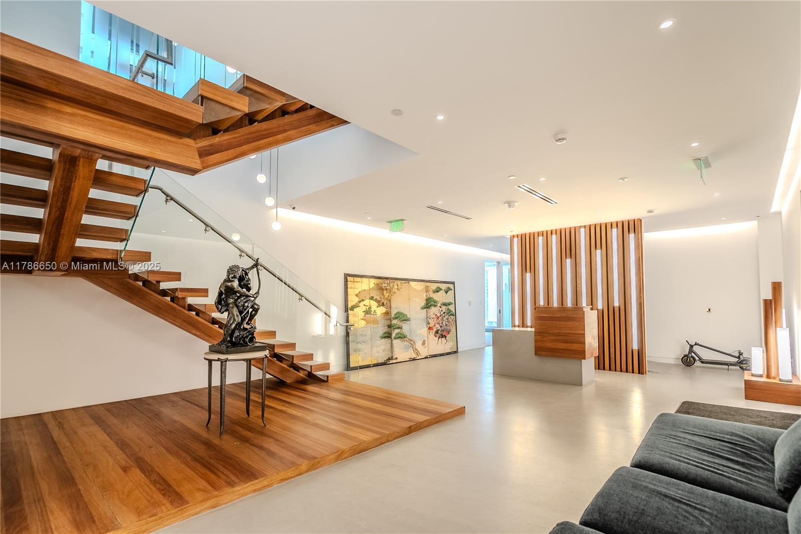 501 Brickell Key Dr 600-700