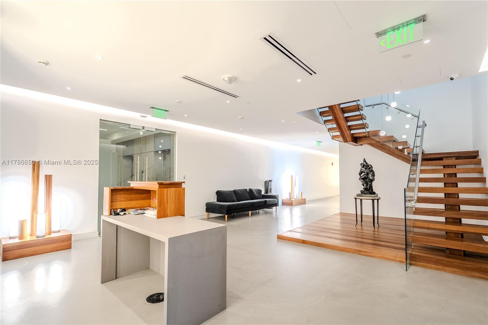 501 Brickell Key Dr 600-700