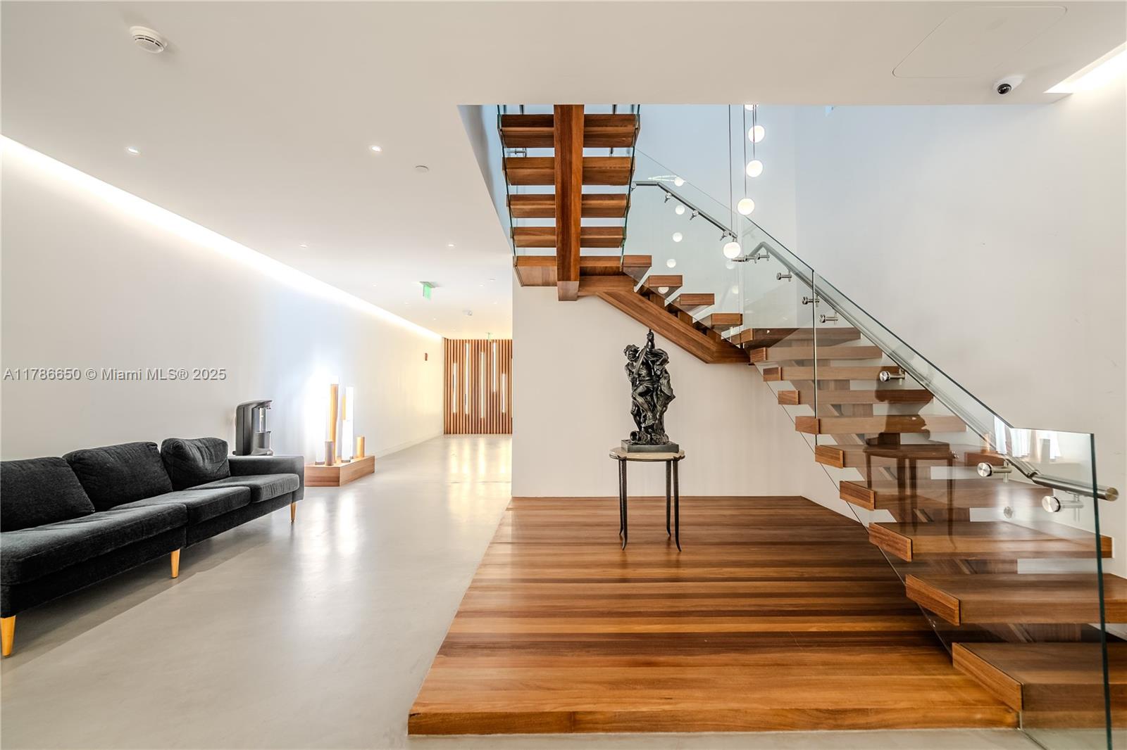 501 Brickell Key Dr 600-700