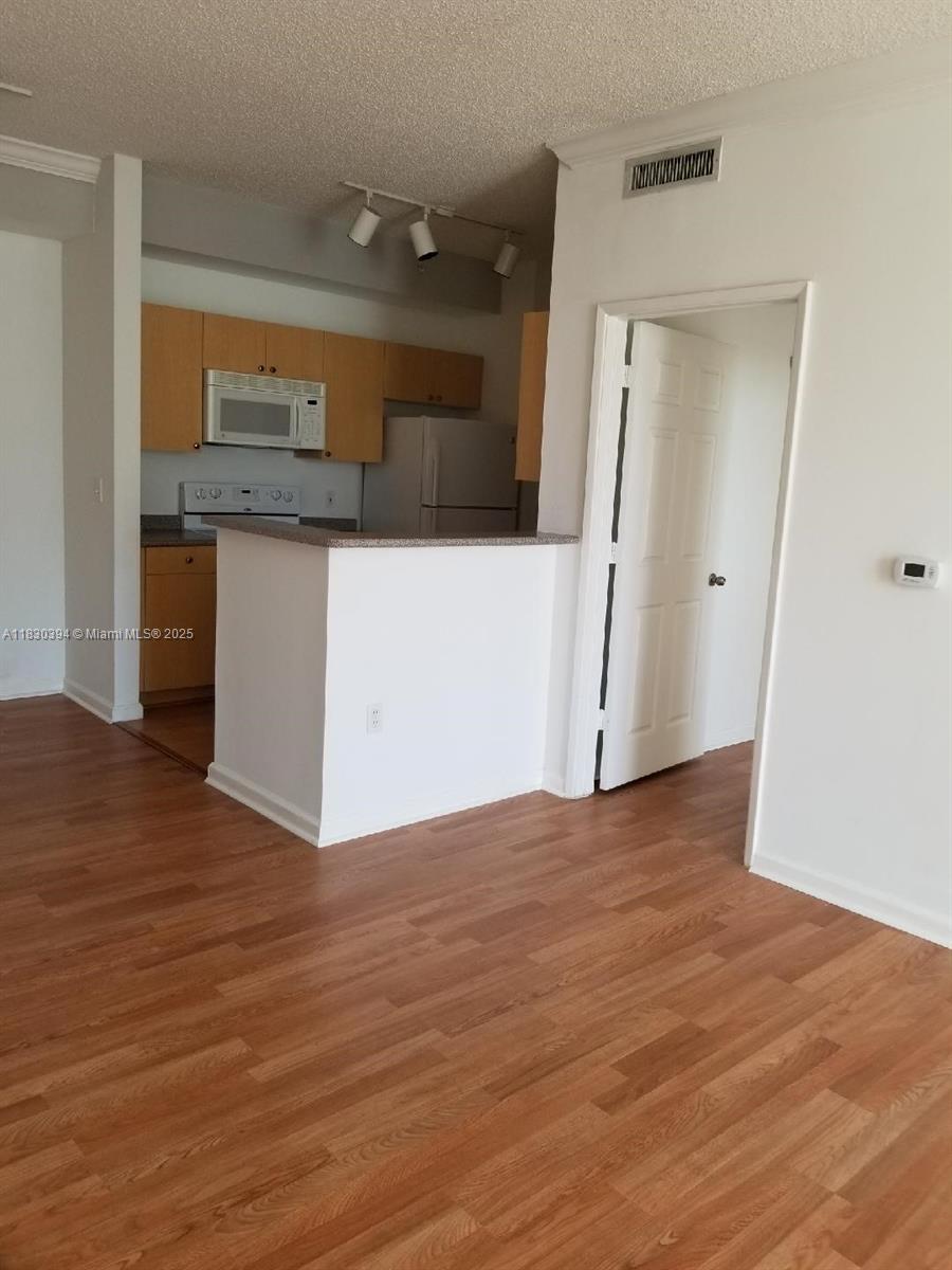 1919 Van Buren St 810A