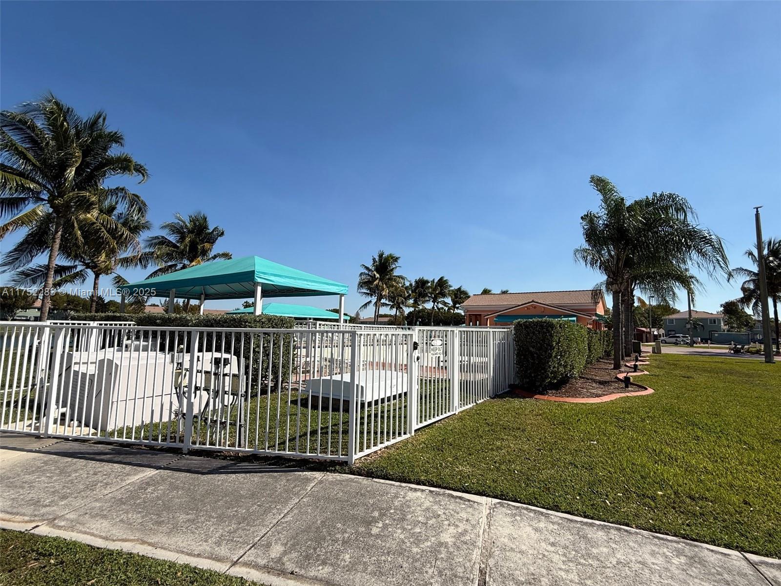 SHOMA TOWNHOMES AT KEYSCO - Residential