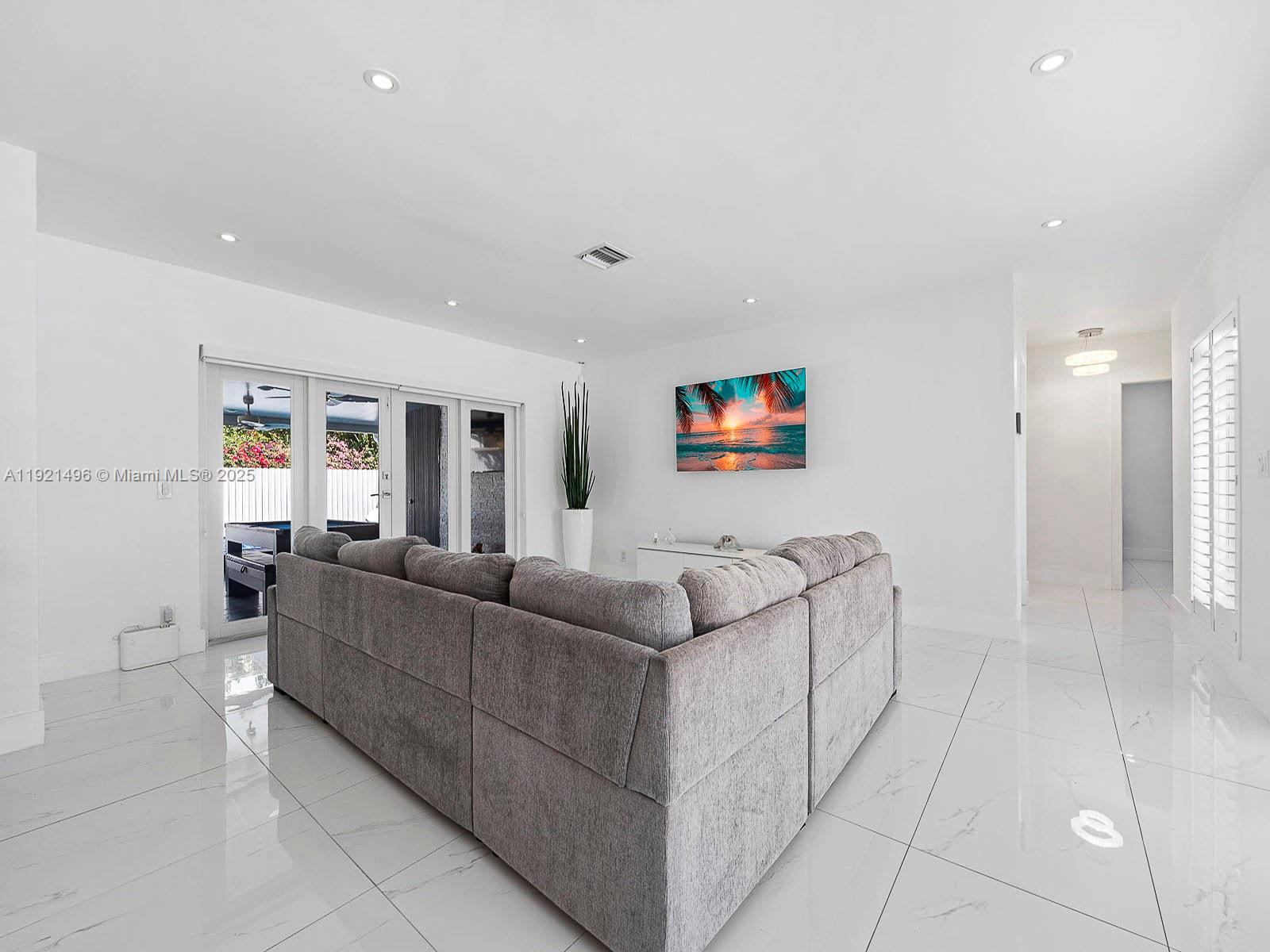 MIAMI LAKES SEC 4 - Residential