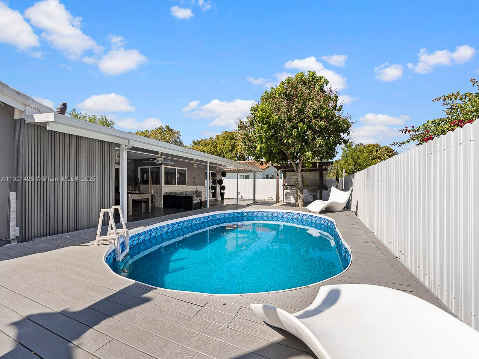 MIAMI LAKES SEC 4 - Residential