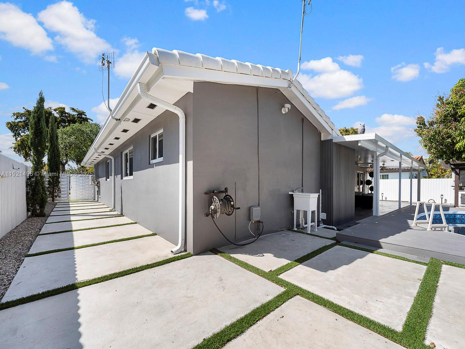 MIAMI LAKES SEC 4 - Residential