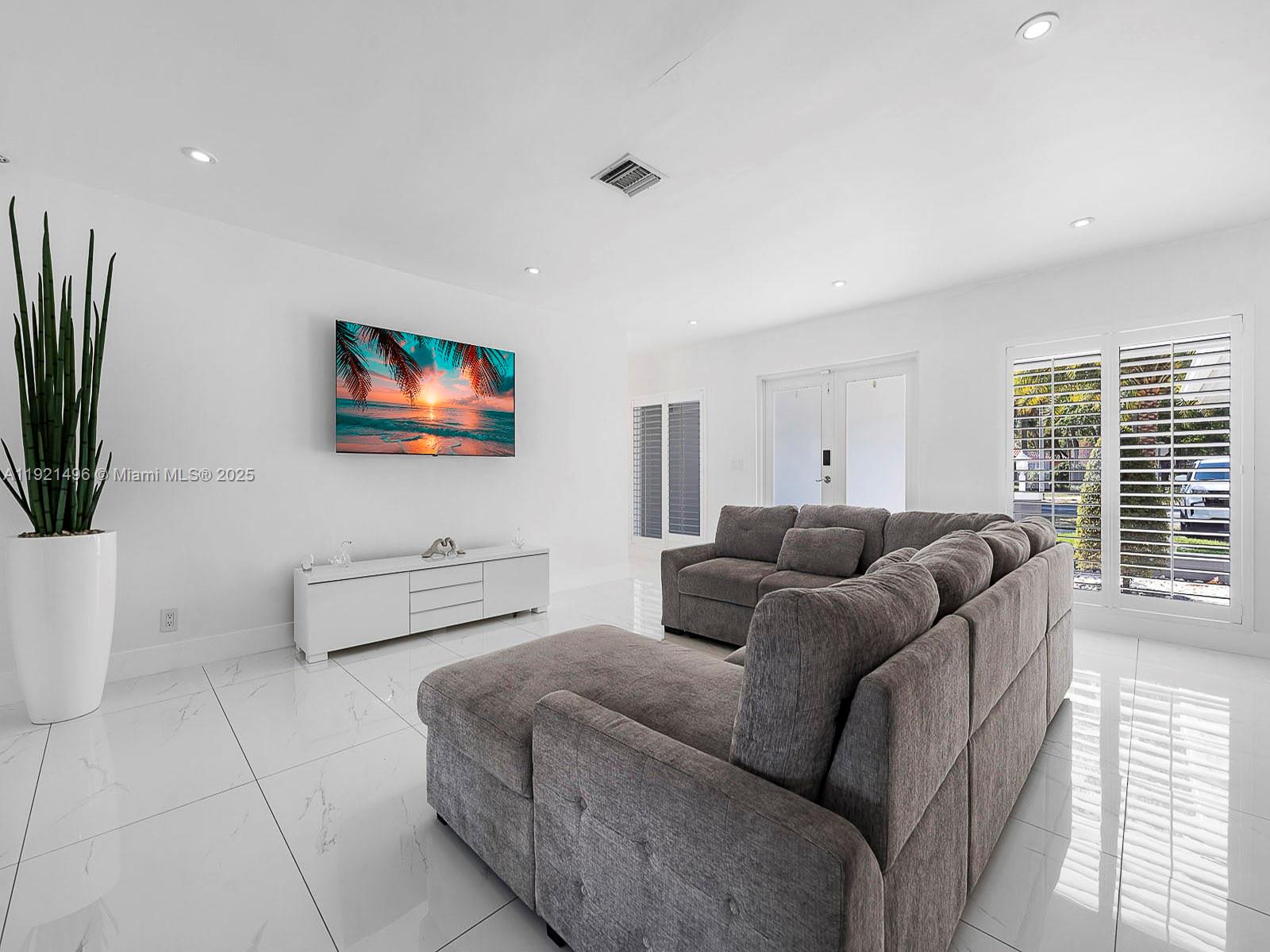 MIAMI LAKES SEC 4 - Residential