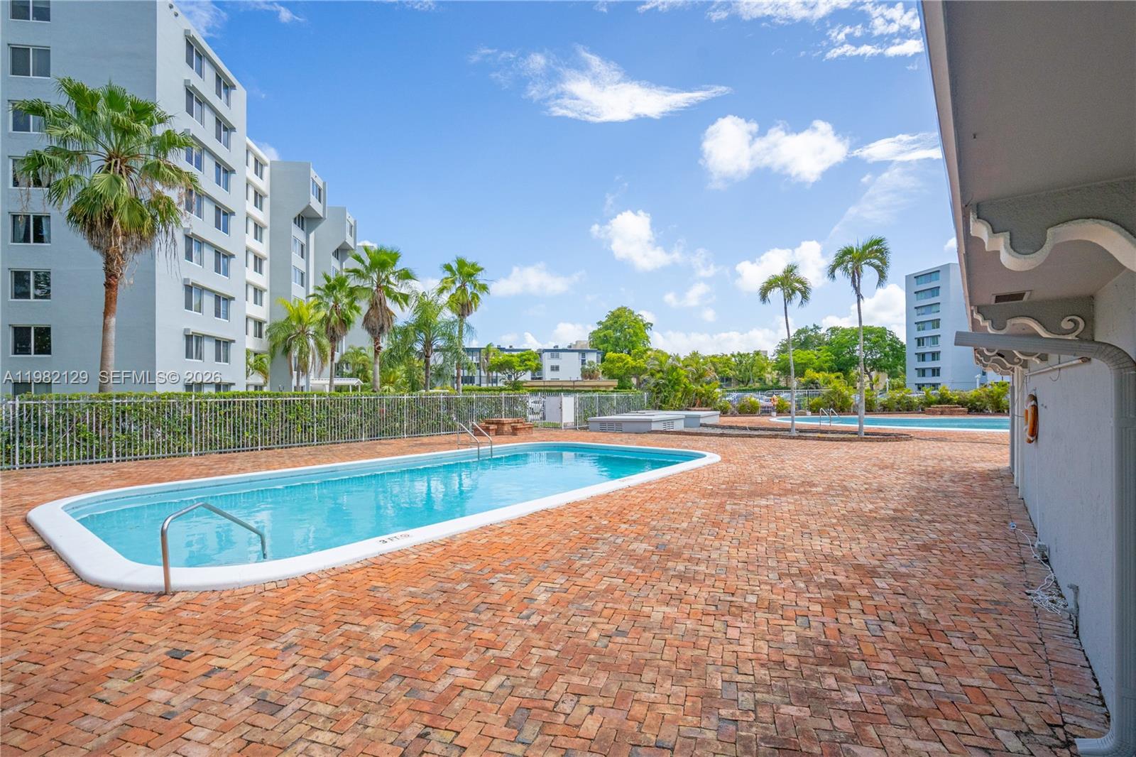 DADELAND PLACE CONDO - Residential