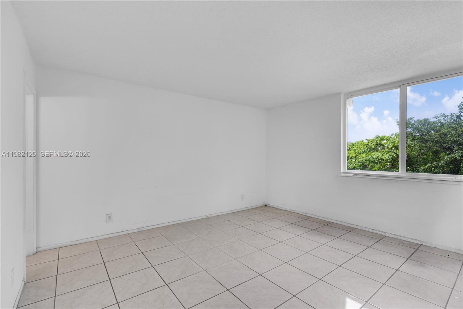 DADELAND PLACE CONDO - Residential