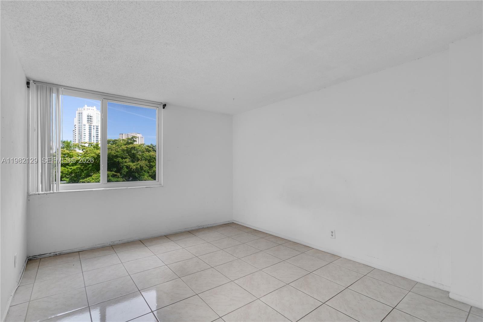 DADELAND PLACE CONDO - Residential