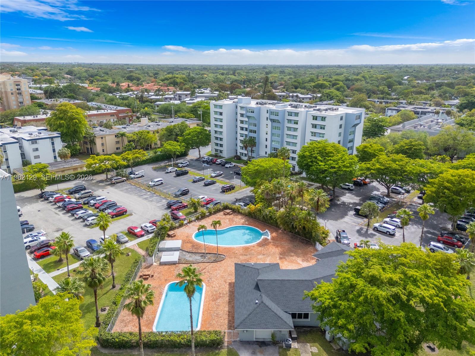 DADELAND PLACE CONDO - Residential