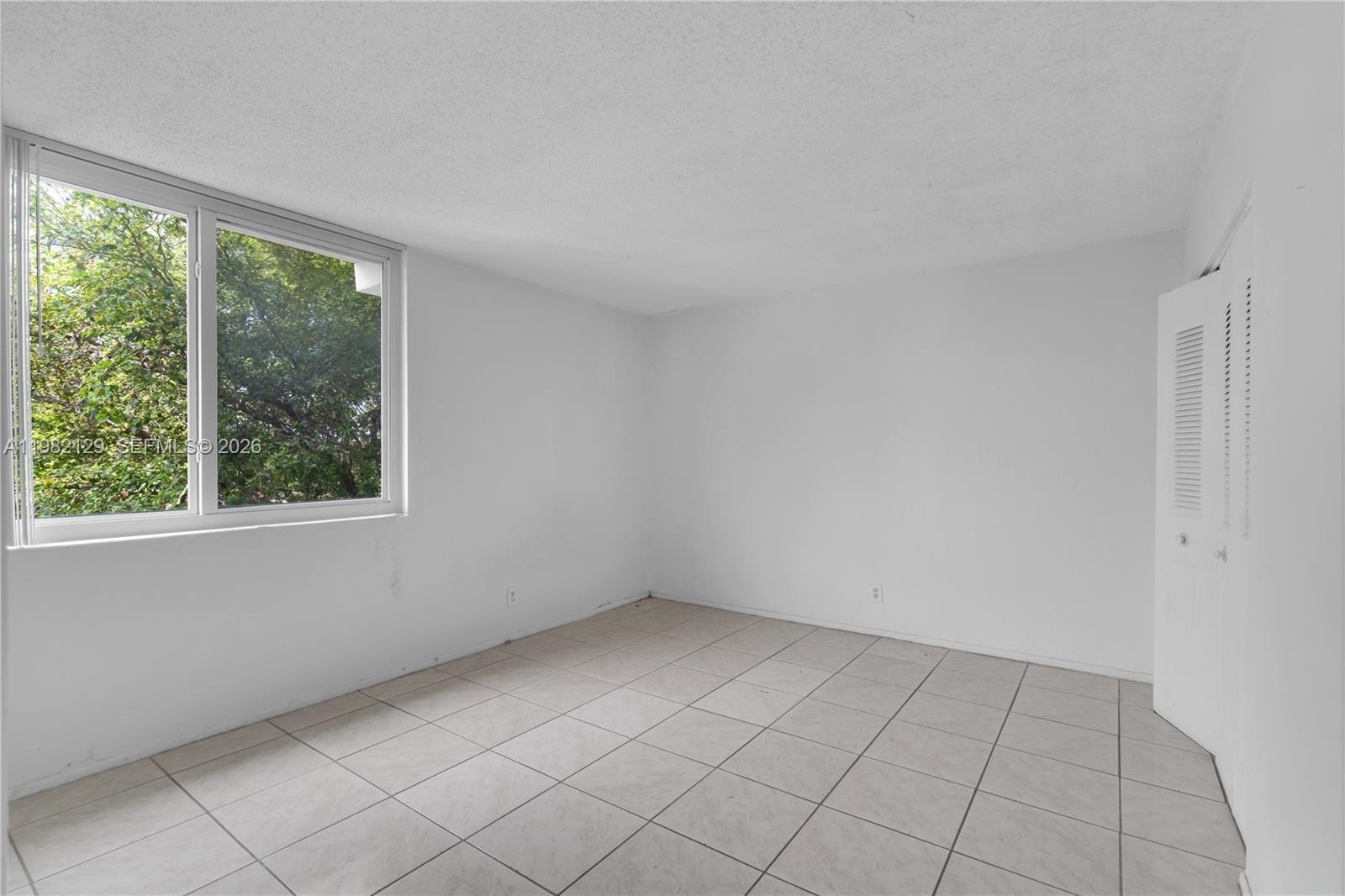 DADELAND PLACE CONDO - Residential