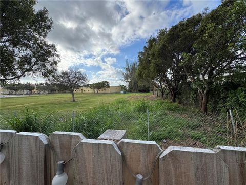 Tiny photo for 2604 SE 19th St, Homestead, FL 33035 (MLS # A11977013)