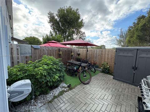 Tiny photo for 2604 SE 19th St, Homestead, FL 33035 (MLS # A11977013)