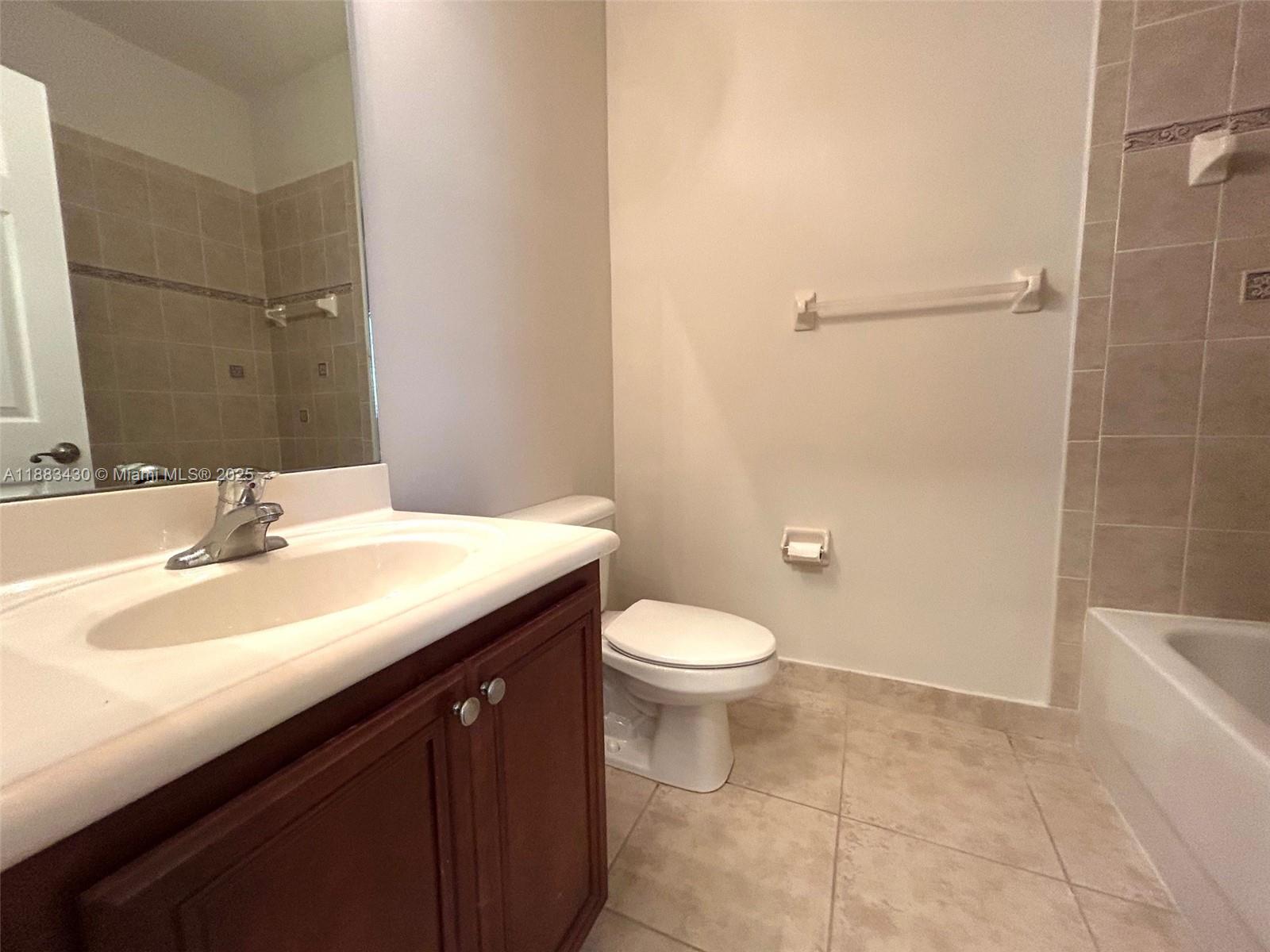 LEXINGTON LAKES - Residential