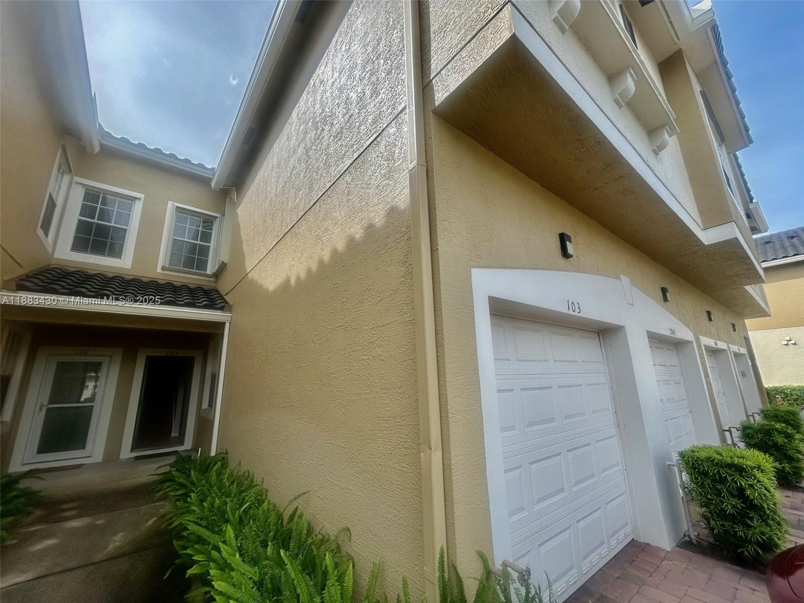 LEXINGTON LAKES - Residential