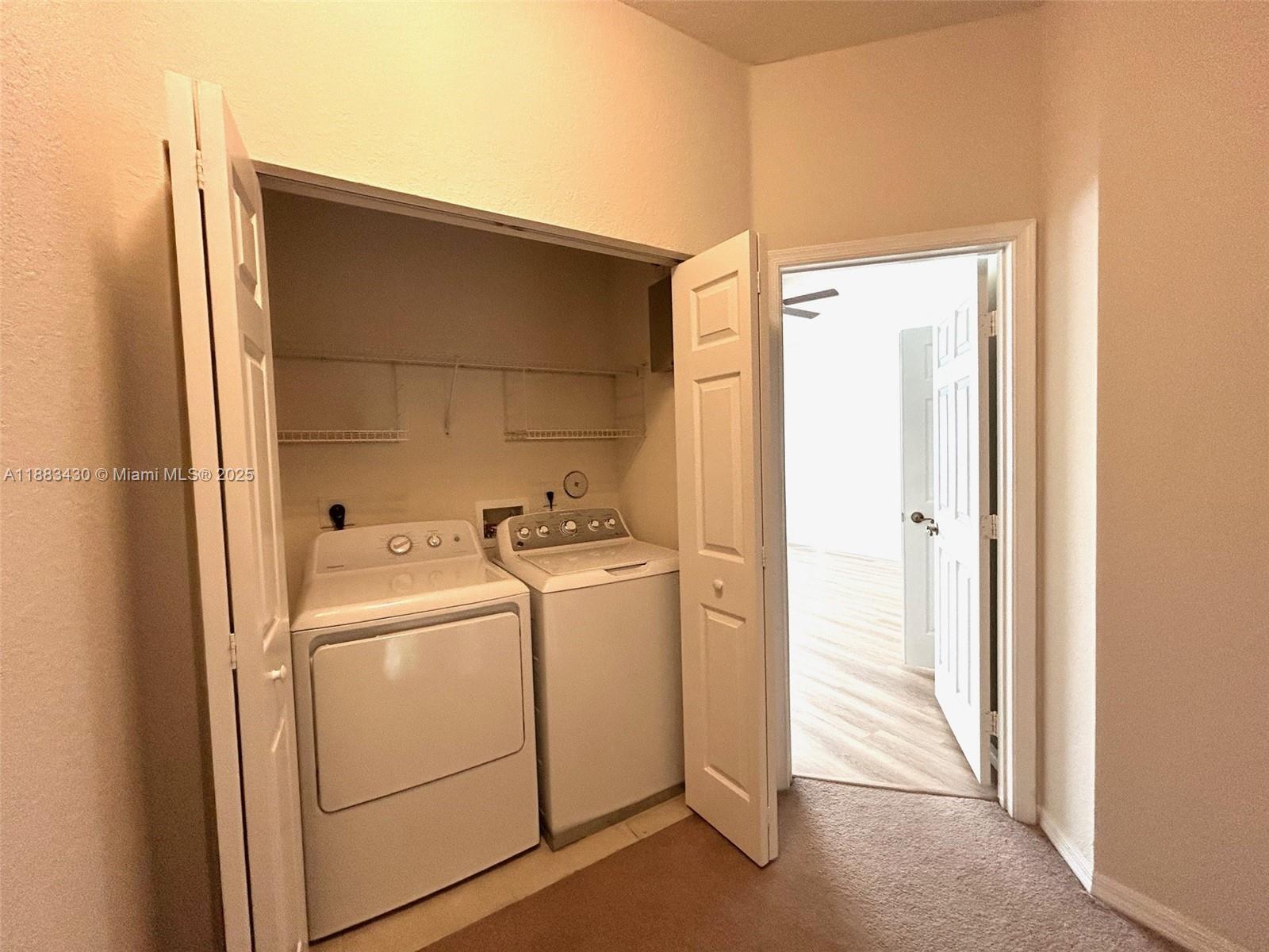 LEXINGTON LAKES - Residential