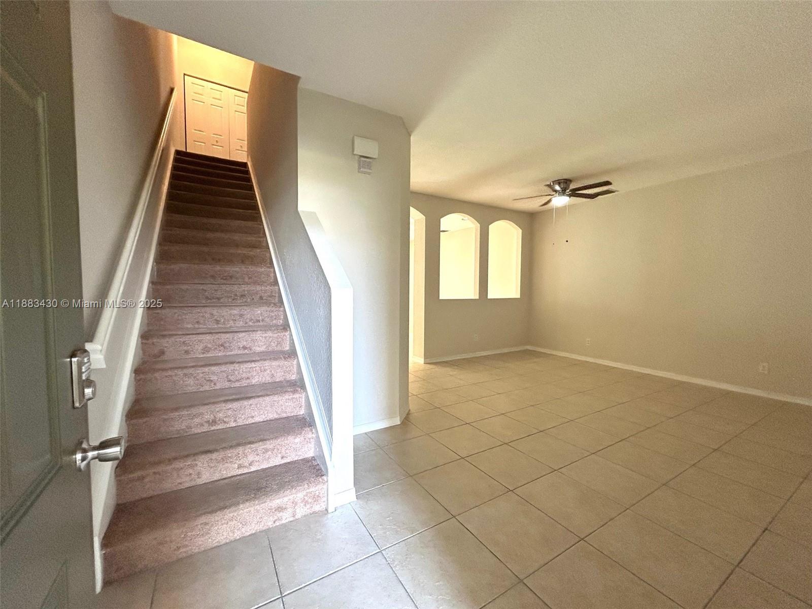 LEXINGTON LAKES - Residential