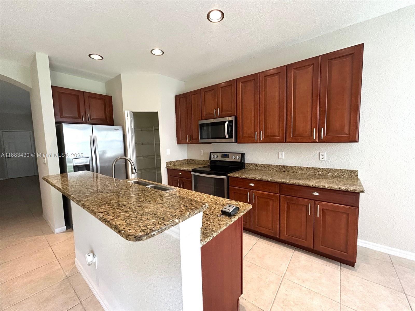 LEXINGTON LAKES - Residential