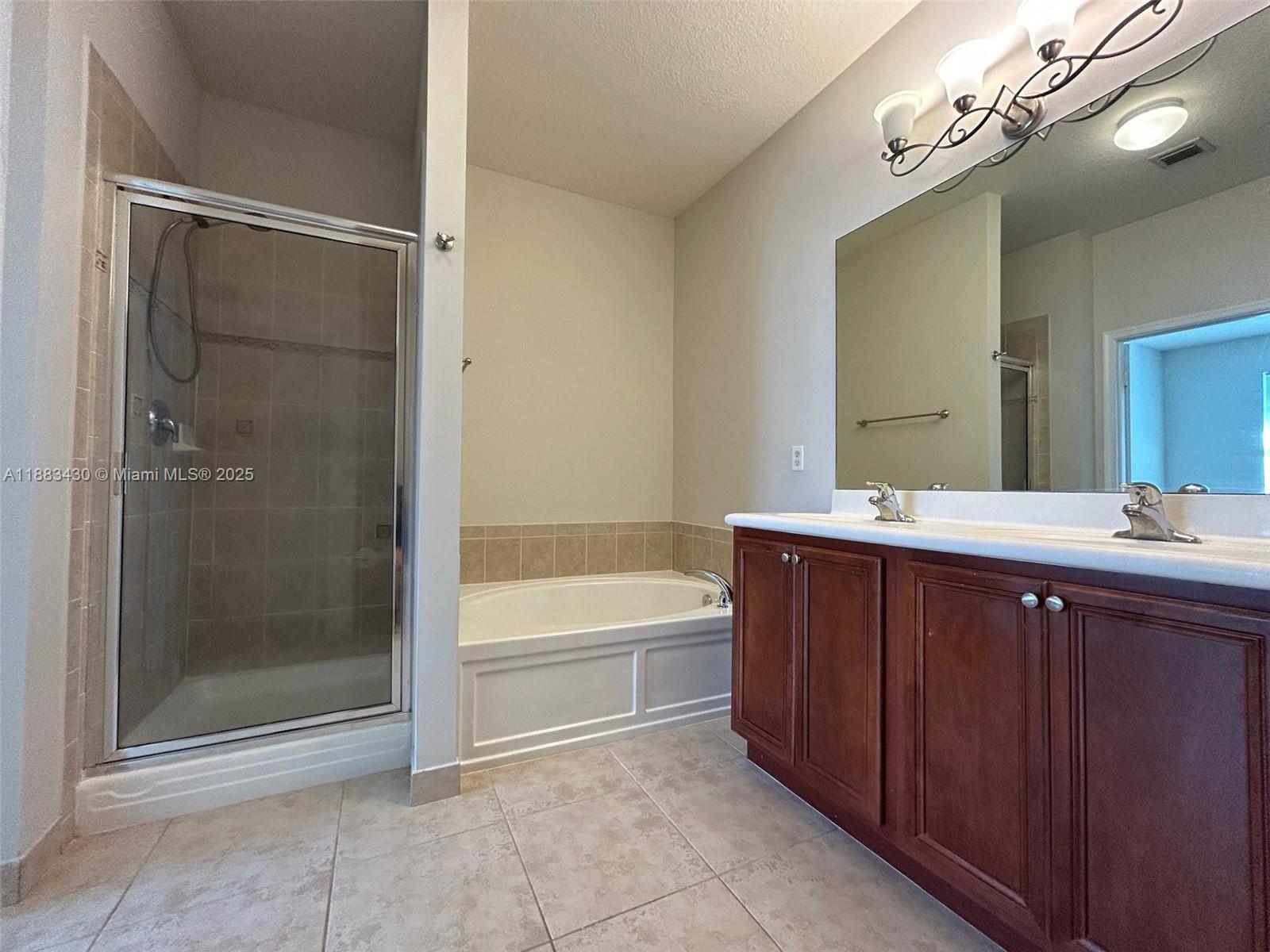 LEXINGTON LAKES - Residential