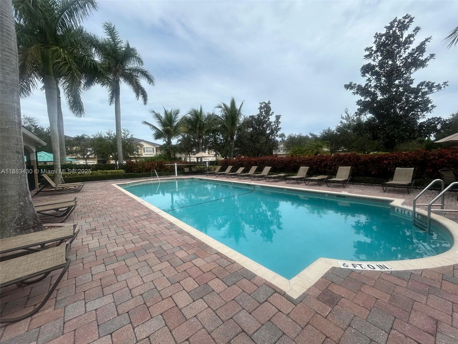 LEXINGTON LAKES - Residential