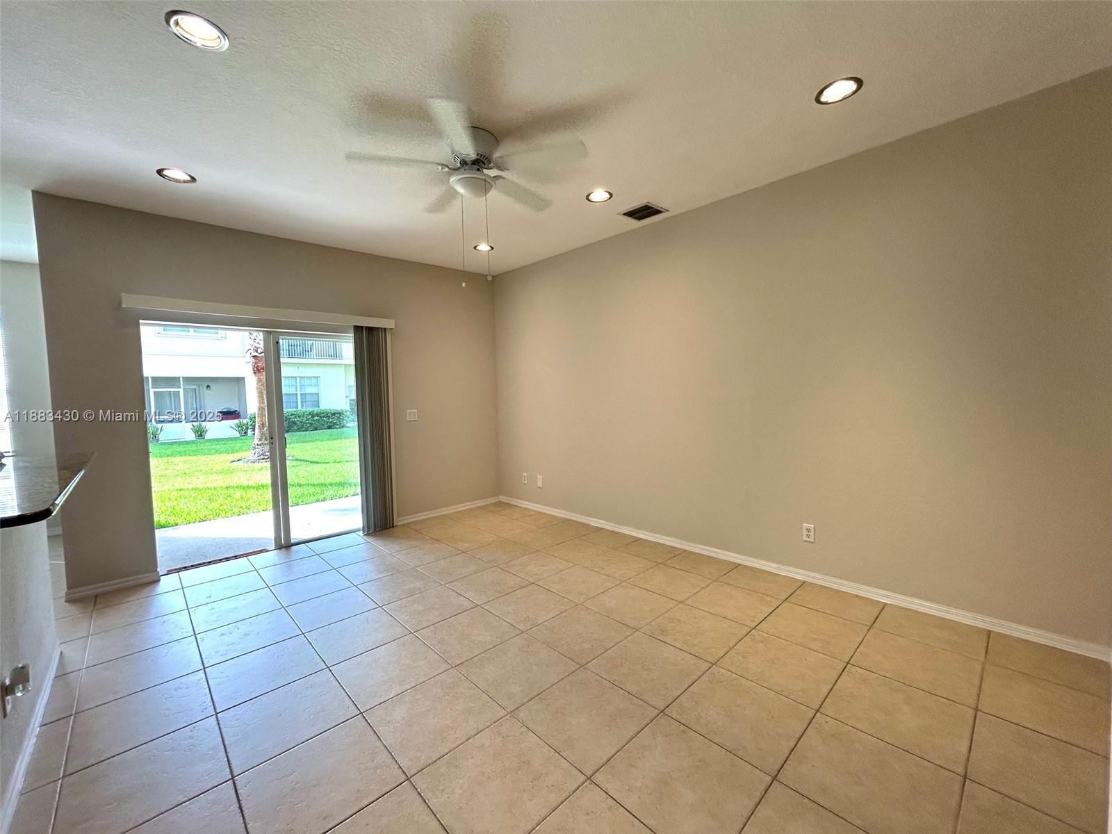LEXINGTON LAKES - Residential