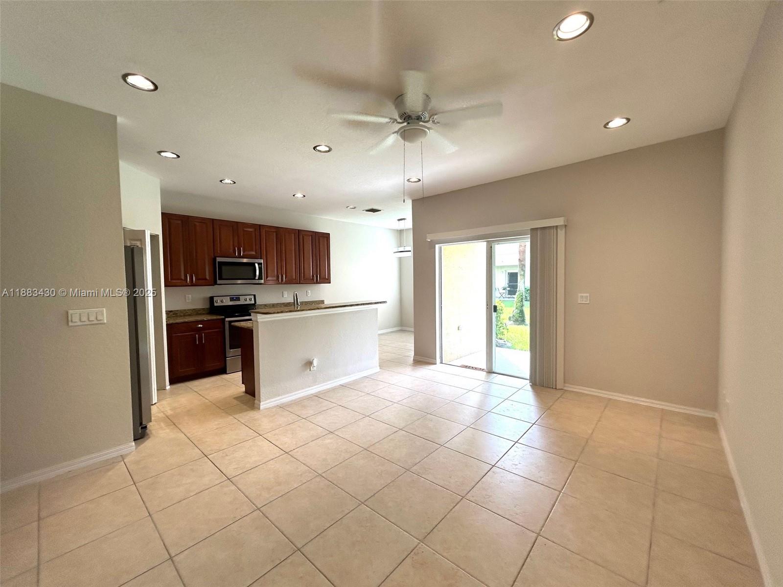 LEXINGTON LAKES - Residential
